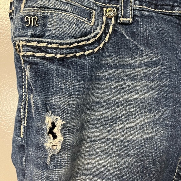 MISS ME DISTRESSED JEANS BLACK STONE INSERTS SKULL BUTTONS 30 X29 CAPRI - Picture 2 of 11